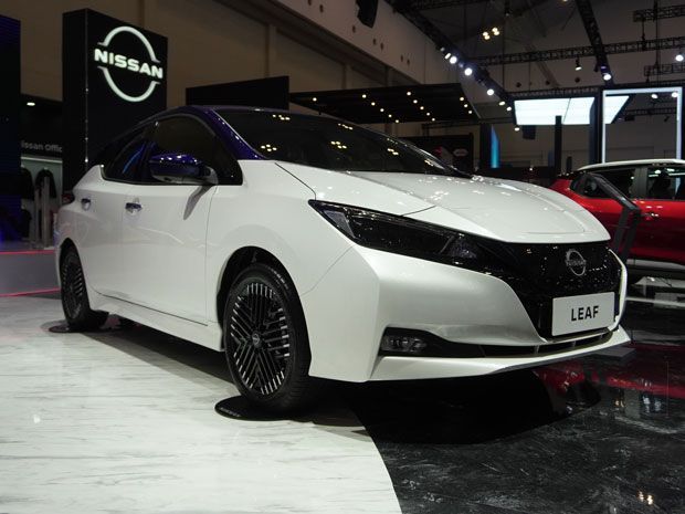 mobil listrik Nissan Leaf