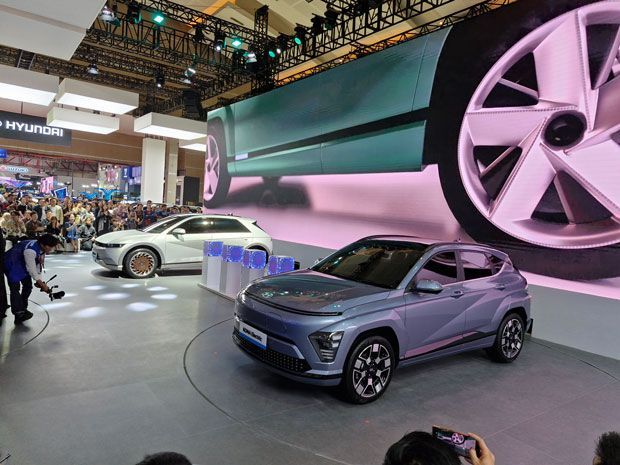 Hyundai Kona EV dan Hyundai Ioniq 5 EV 2024