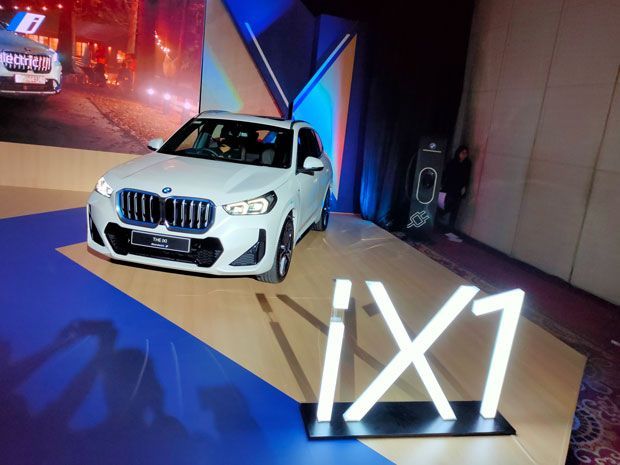 mobil listrik BMW iX1