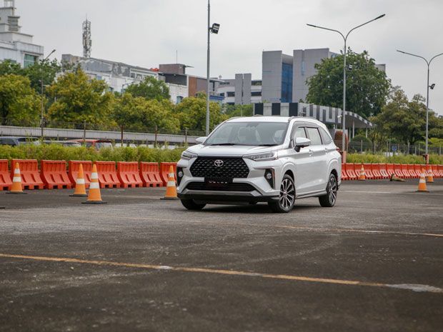 Toyota Veloz hybrid