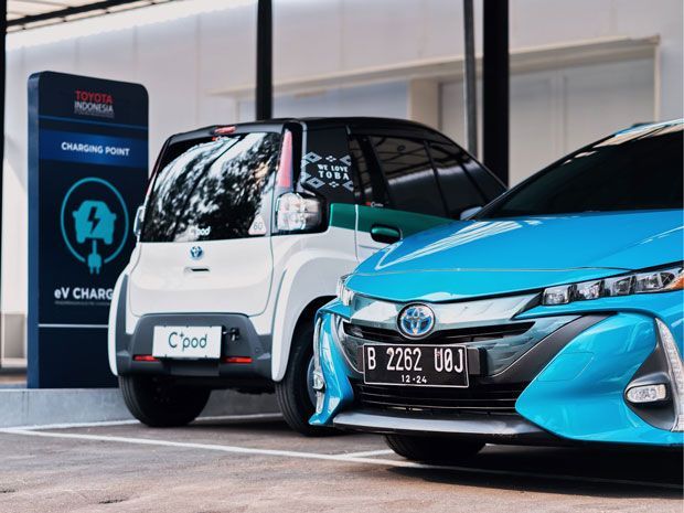 mobil listrik Toyota