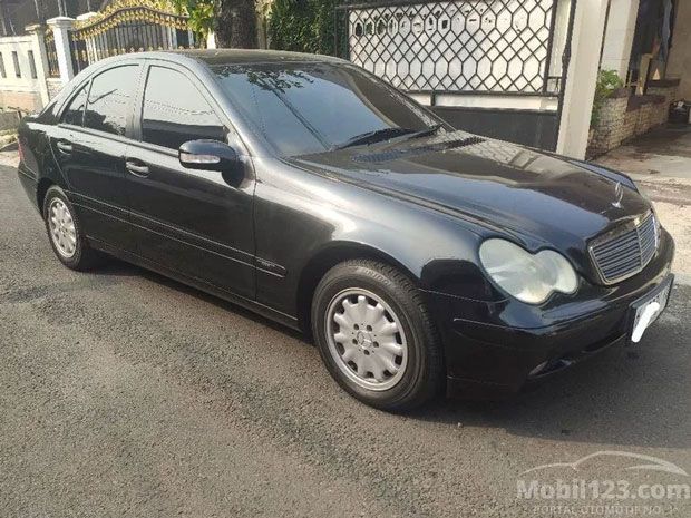 Mercedes-Benz C200