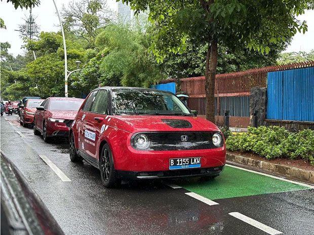 mobil listrik Honda e
