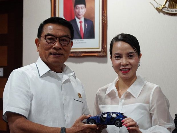 Kepala Staf Kepresidenan Moeldoko dan Deputy CEO VinFast Global Bui Kim Thuy