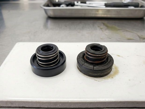 ciri seal klep motor bocor 