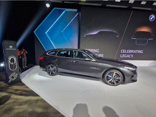 BMW i5 Touring