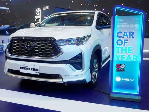 mobil hybrid Toyota