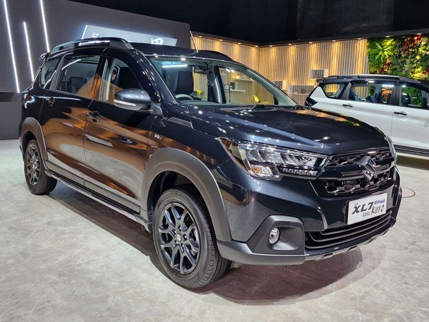 Suzuki XL7 Alpha Kuro 