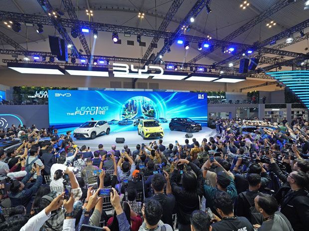 merek mobil terlaris 2025 