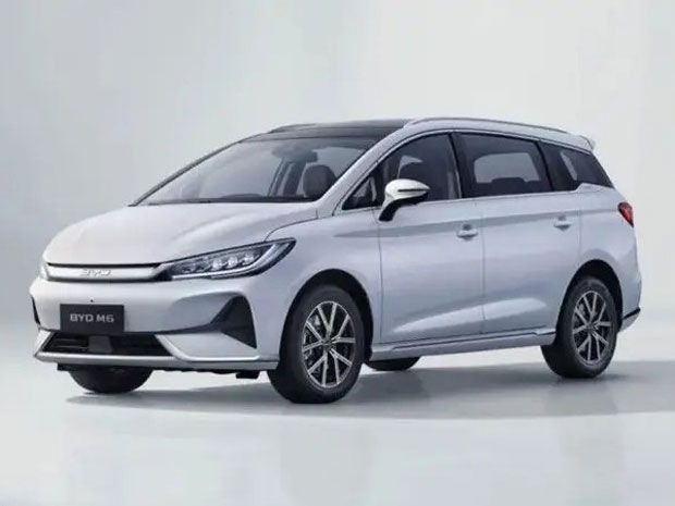 BYD M6