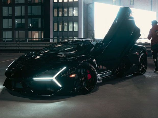 Lamborghini Revuelto