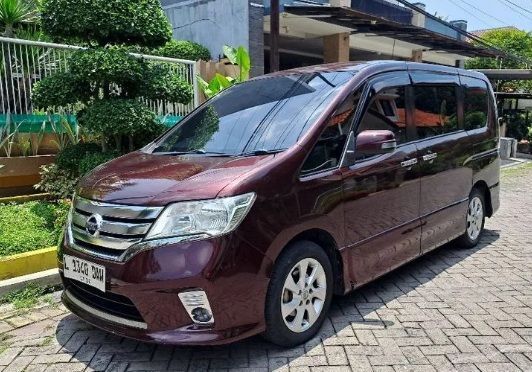 warna ungu nissan serena c24 bekas 2013