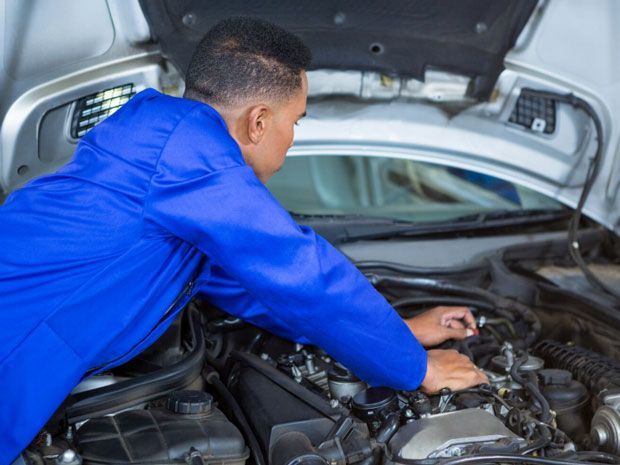 penyebab mesin mobil pincang saat digas 