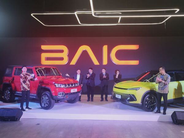 BAIC BJ-40 PLUS dan juga BAIC X-55