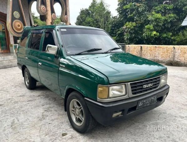 foto isuzu panther lama