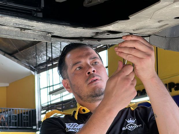 ciri-ciri kaki-kaki mobil mulai rusak 