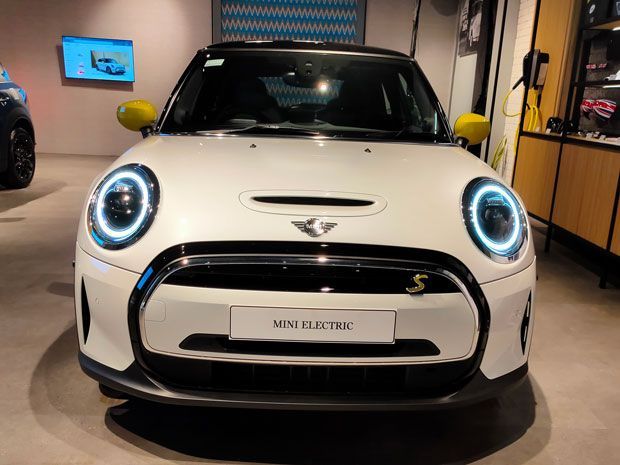 mobil listrik MINI E
