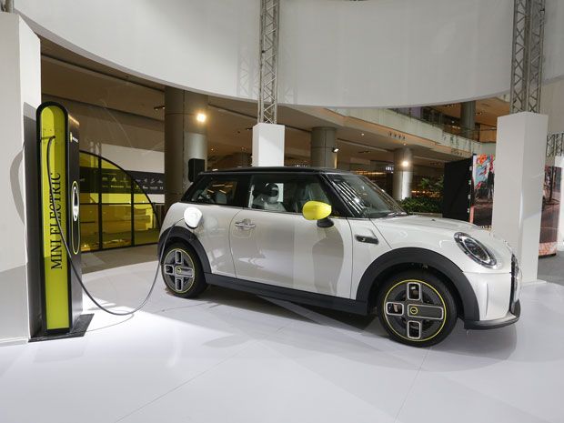 mobil listrik MINI E