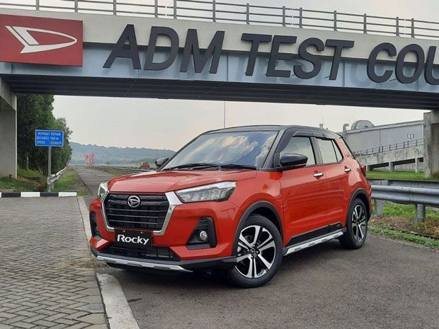 harga mobil Rocky bekas 
