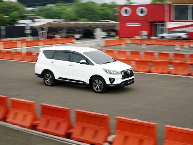 cicilan Innova Reborn