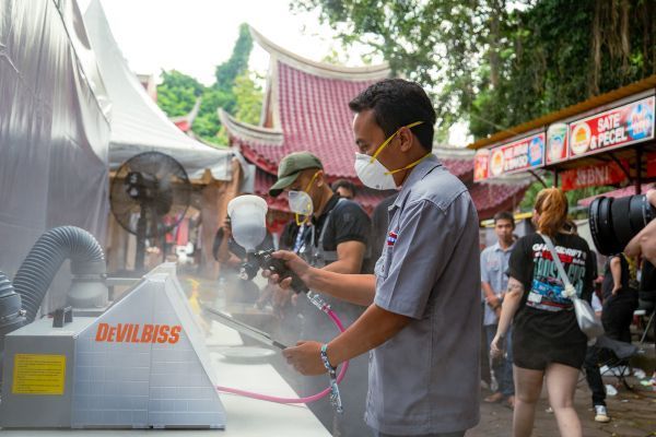 Proses pengecatan mobil menggunakan cat Belkote Paints untuk modifikasi