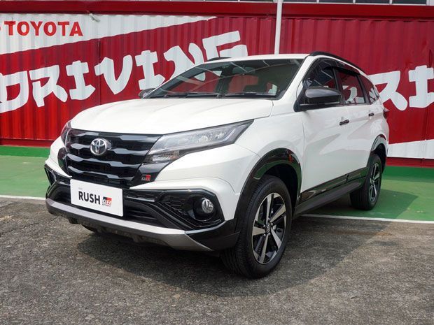simulasi kredit Toyota Rush 2024