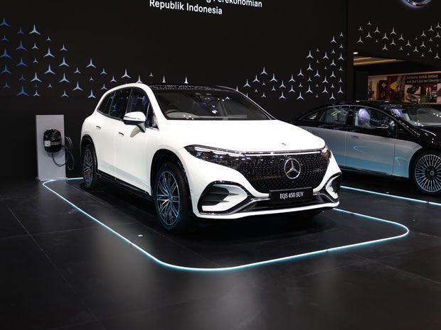 mobil listrik Mercedes-Benz EQS SUV
