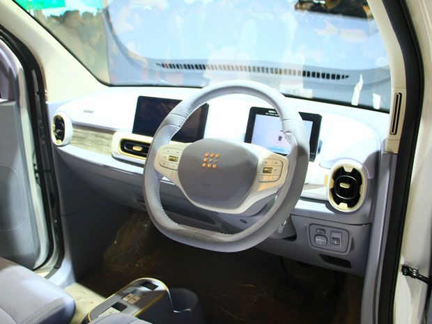 mobil listrik murah Seres E1