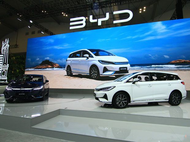 BYD M6