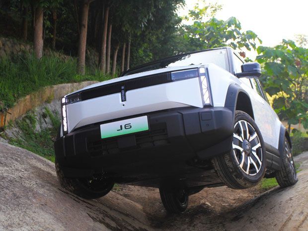 Chery J6