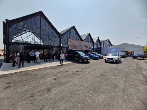 Pusat Otomotif Indonesia (POIN) PIK 2
