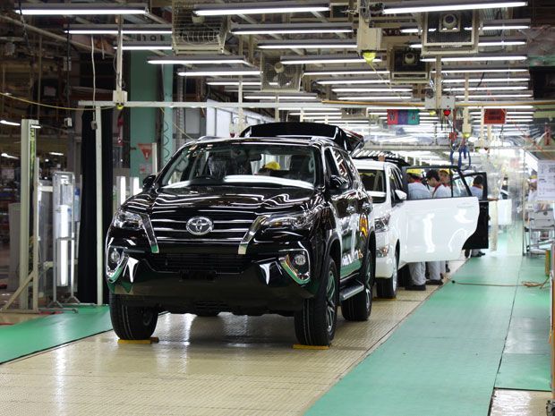 Toyota Fortuner-1