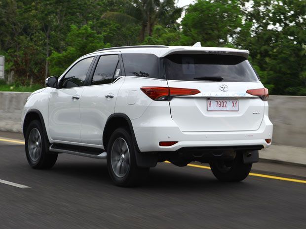 Toyota Fortuner 3