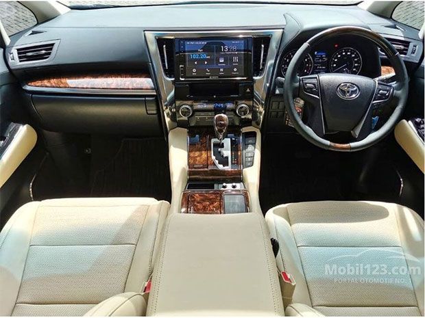Toyota Alphard Bekas 2020, Baru Jalan 200 KM Harga Turun Ratusan Juta