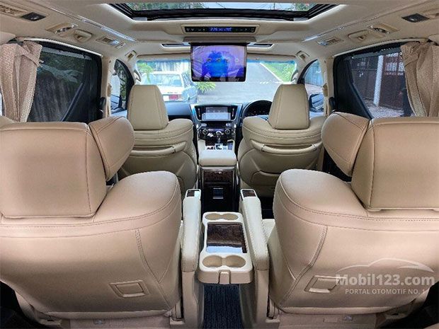 60926-toyota-alphard-bekas-2020-baru-pakai-5-bulan-harga-rontok-rp-100-juta-sub3.jpg