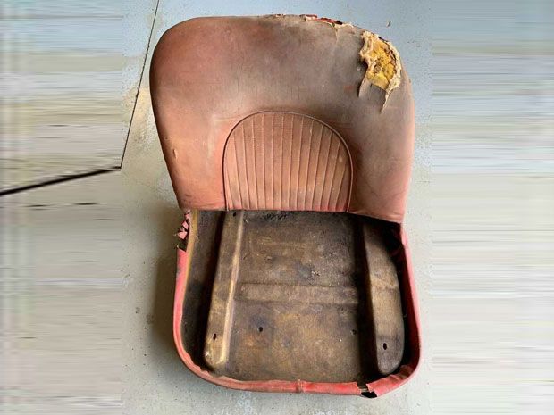 61067-kursi-mobil-butut-dari-mobil-konsep-chevrolet-corvette-1953-dijual-rp-13-miliar.jpg