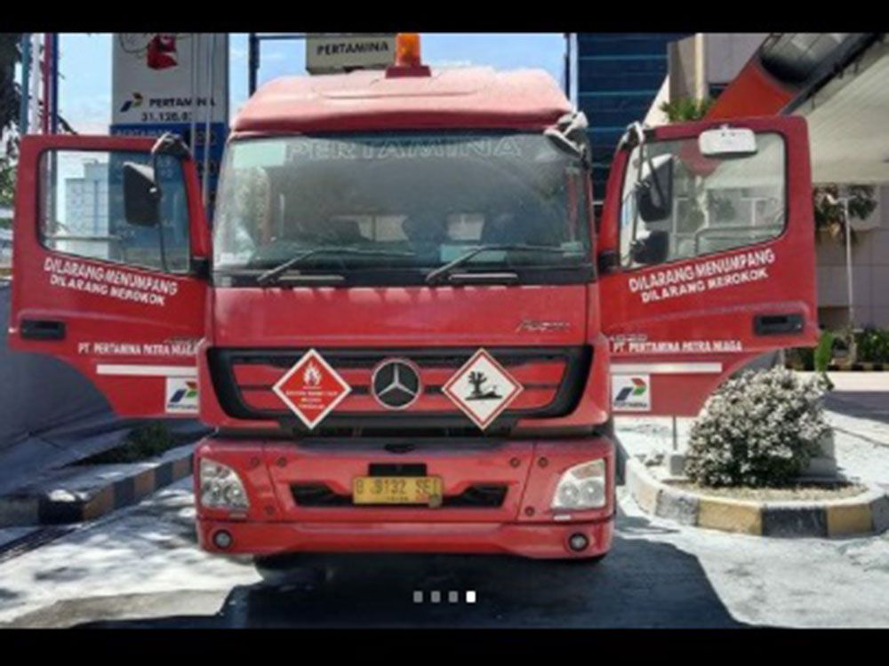 Truk pengangkut BBM