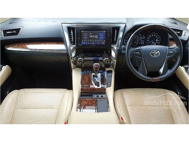 Toyota Alphard Bekas 2018