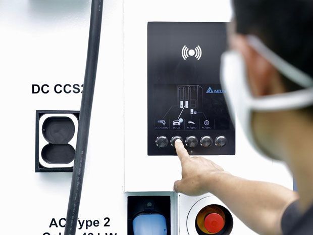 Stasiun Pengisian Kendaraan Listrik Umum atau SPKLU