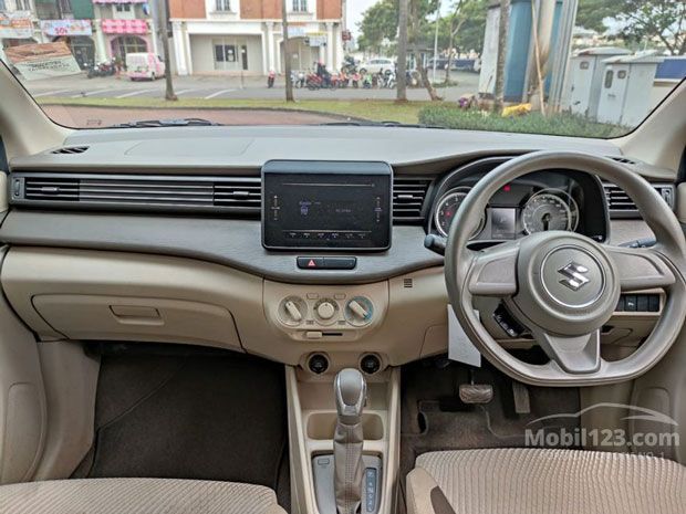 Interior Suzuki Ertiga Bekas 2019 Tipe GL AT