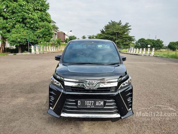 Toyota Voxy Tahun Produksi 2018