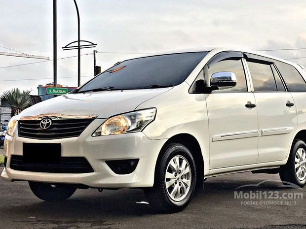 Toyota Kijang Innova Bekas 2013 Tipe 2.0 E AT