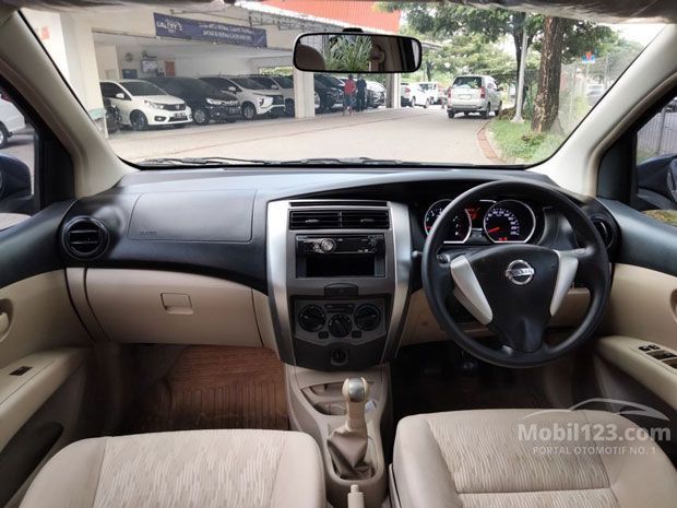 Interior Nissan Grand Livina 2014 SV MT