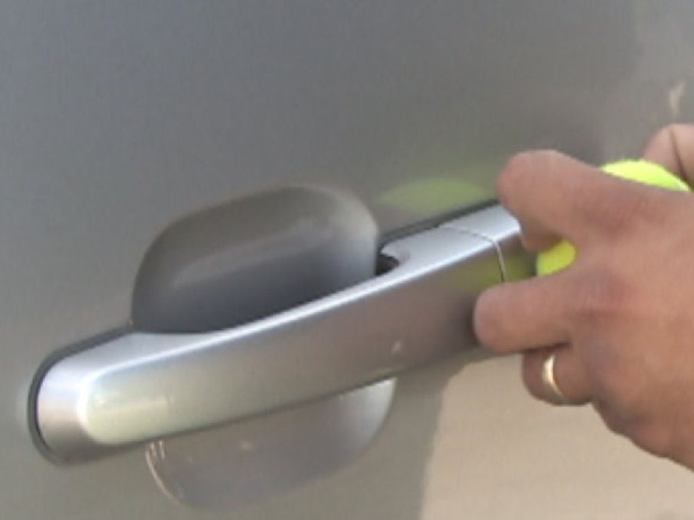 Cara Membuka Kunci Pintu Mobil Yang Terkunci Dari Dalam – Auto News
