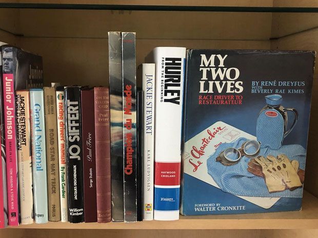 Koleksi Buku Mendiang Wartawan Otomotif John Lamm