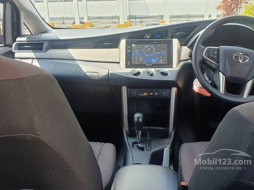 Toyota Kijang Innova facelift 2021 bekas