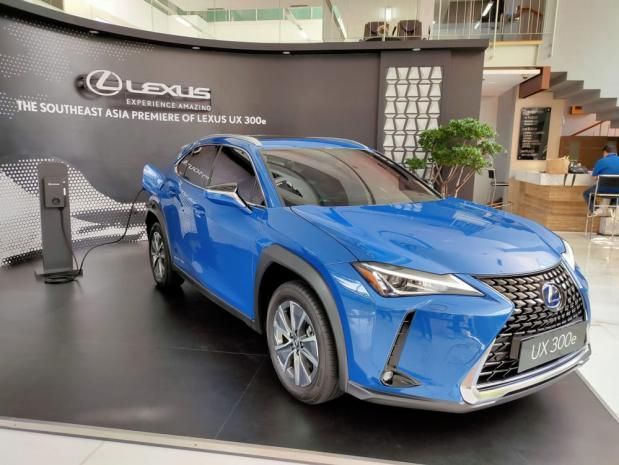 mobil listrik Lexus UX 300e