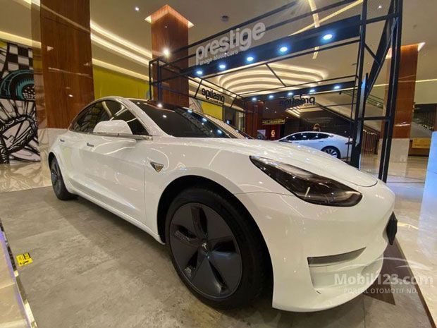 mobil listrik Tesla Model 3