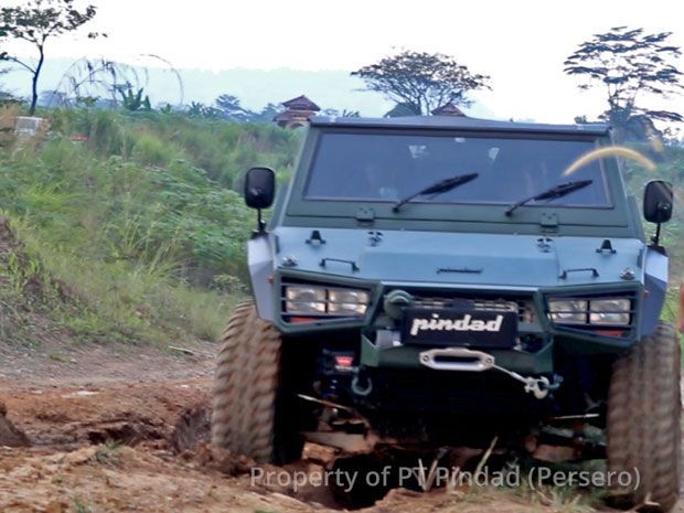 kendaraan taktis Pindad Maung