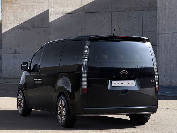 Hyundai Staria pesaing Toyota Alphard
